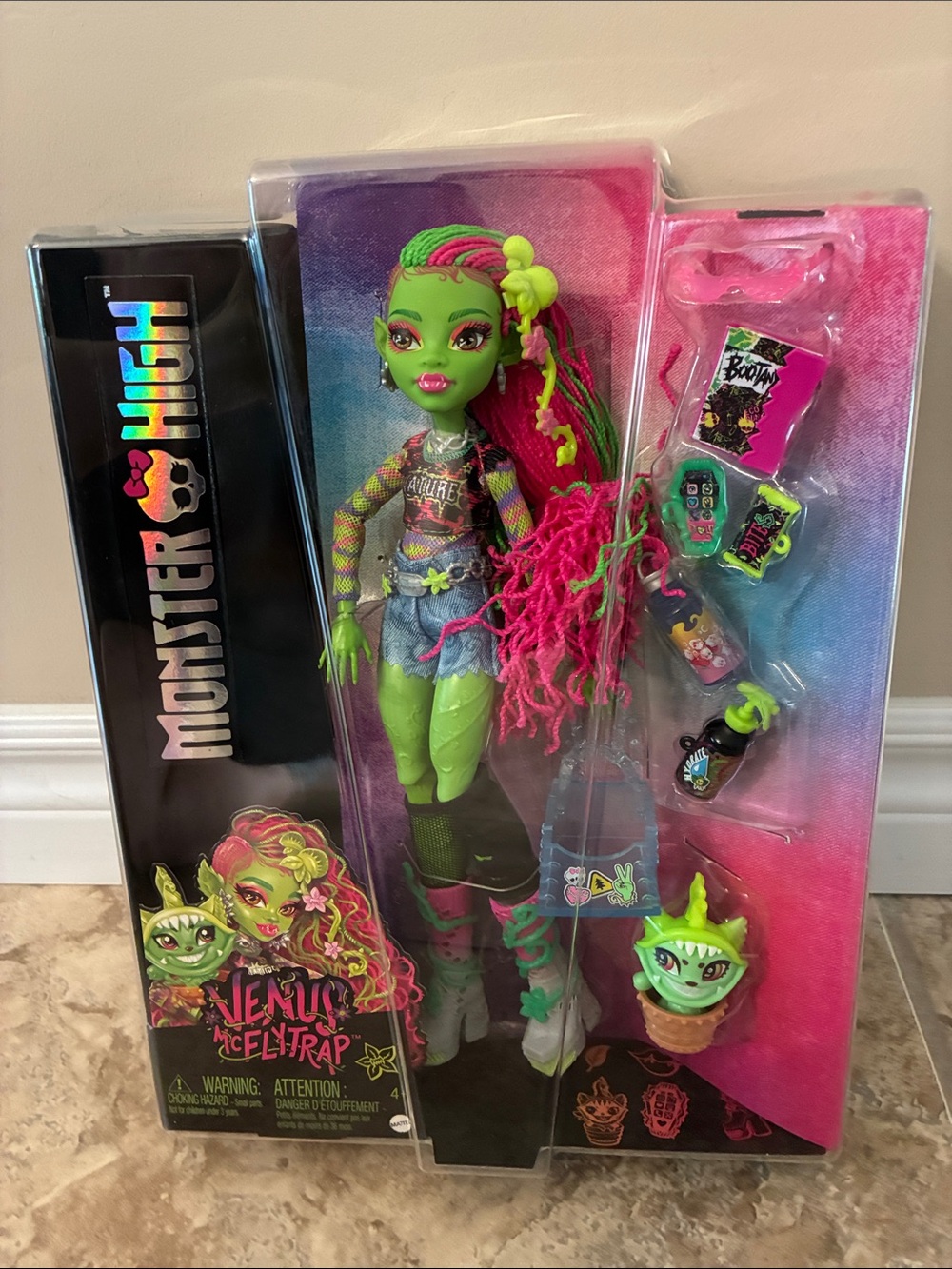 Monster High Venus McFlytrap Doll - neon & accessories NEW & pet Chewlian